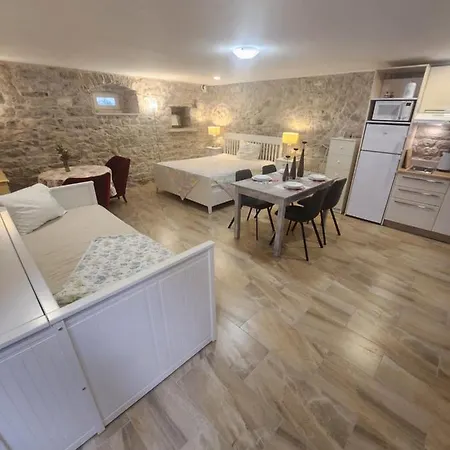 Zibi Apartment